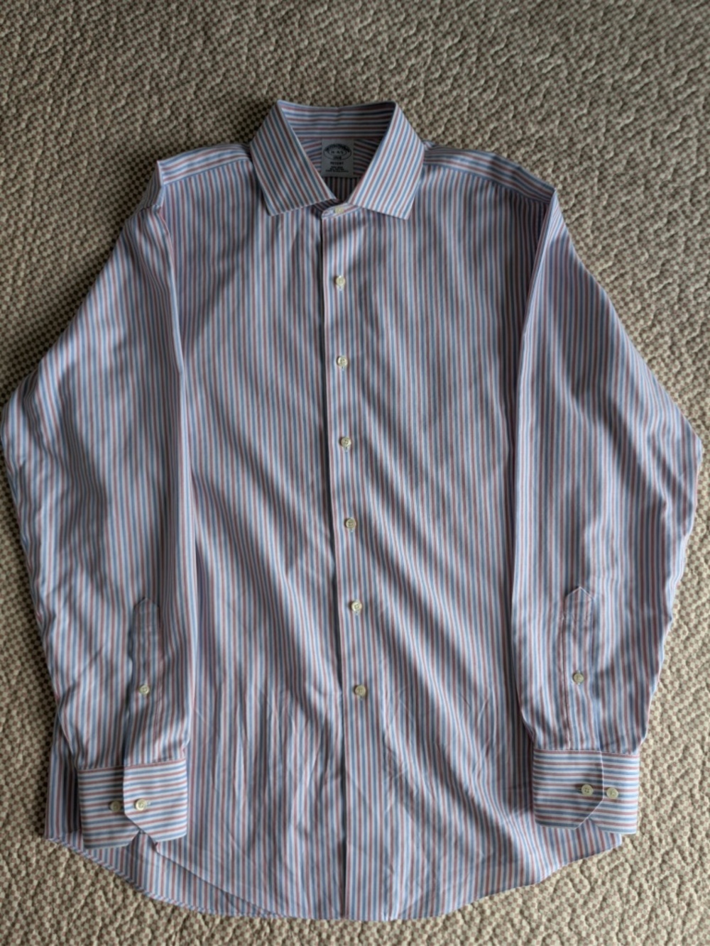 BROOKS BROTHERS Regent Men's Non-Iron Shirt - Size 16 (34/35)